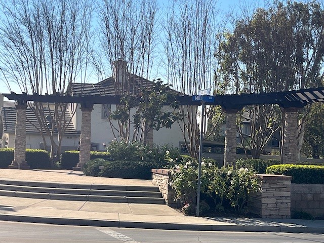 Threewoods Paseo Courtyard